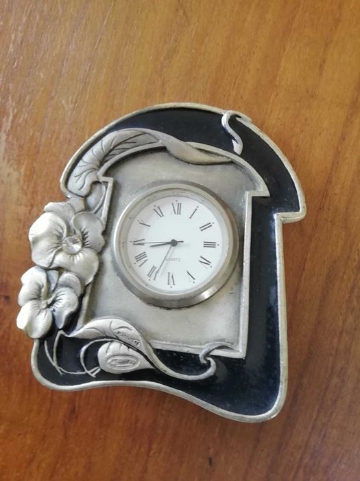 Relógio QUARTZ com moldura em estanho