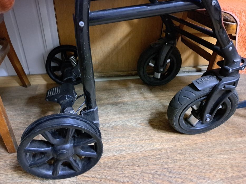 Коляска дитяча .