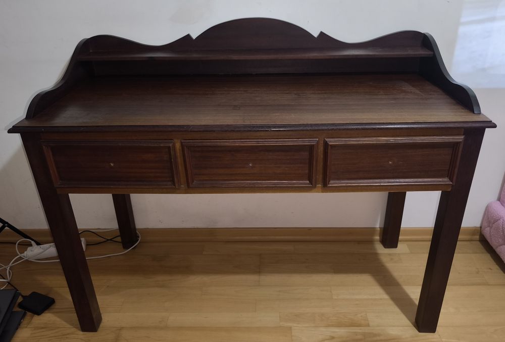 Vendo conjunto para quarto - Secretária em castanho