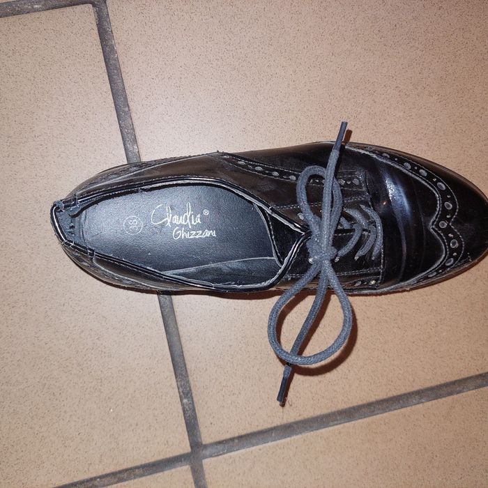 Buty rozmiar 38 claudia ghizzani oksfordy pół buty