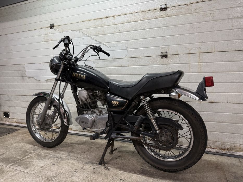 Yamaha sr 250 ( ler descricao )