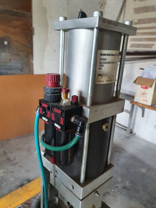 Гильотина для фурнитуры siegenia