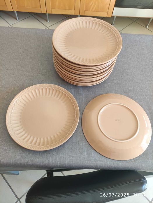 Flat Plates by Kasa