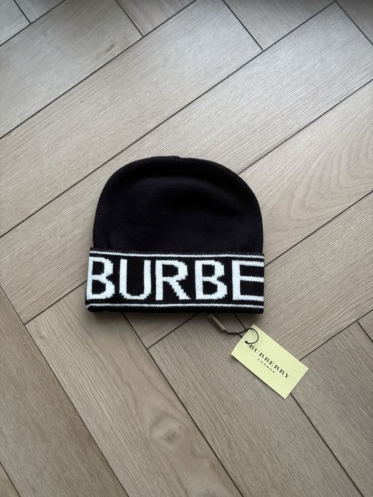 Czarna czapka zimowa Burberry