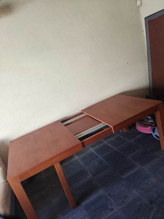 Mesa em madeira de sala de jantar extensível