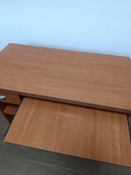 secretaria de madeira