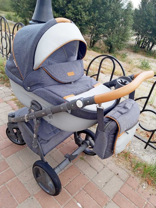 11 кг. 2в1 Гарненький чистий і зручний візочок!
