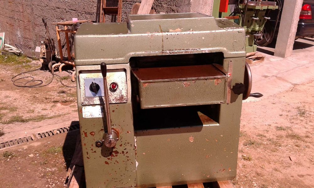 Maquina de Carpintaria desengrossadeira pinheiro e varias madeiras