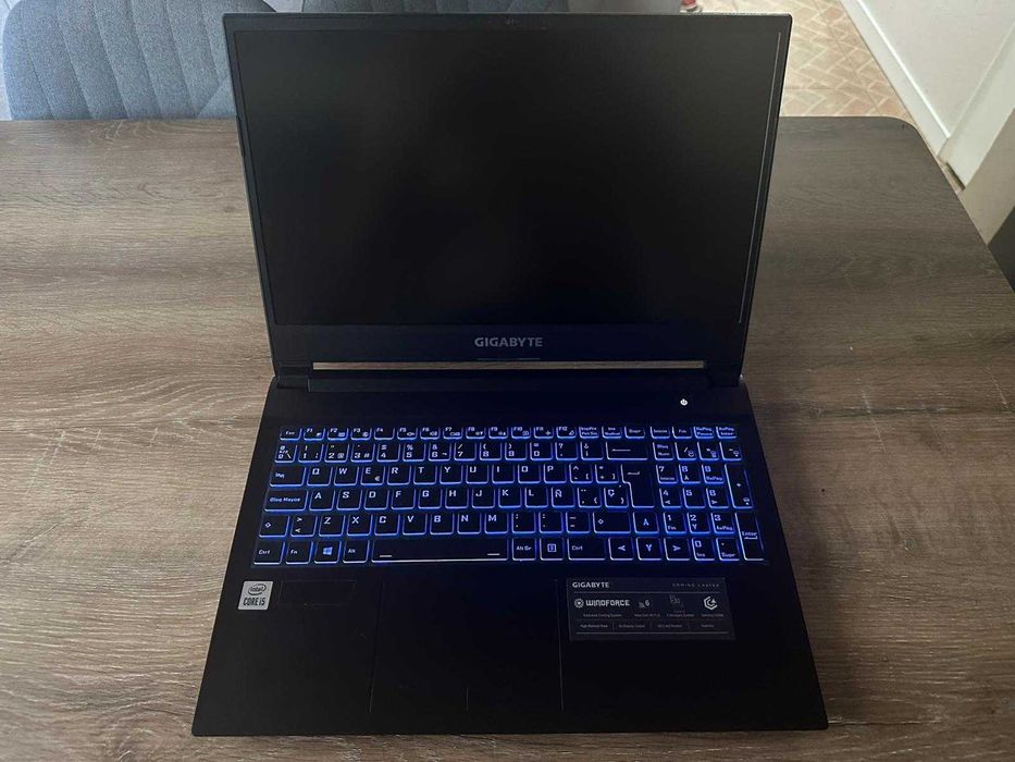 Vendo Portátil Gaming Gigabyte 15.6 Polegadas 144Hz/ RTX 3060 6GB