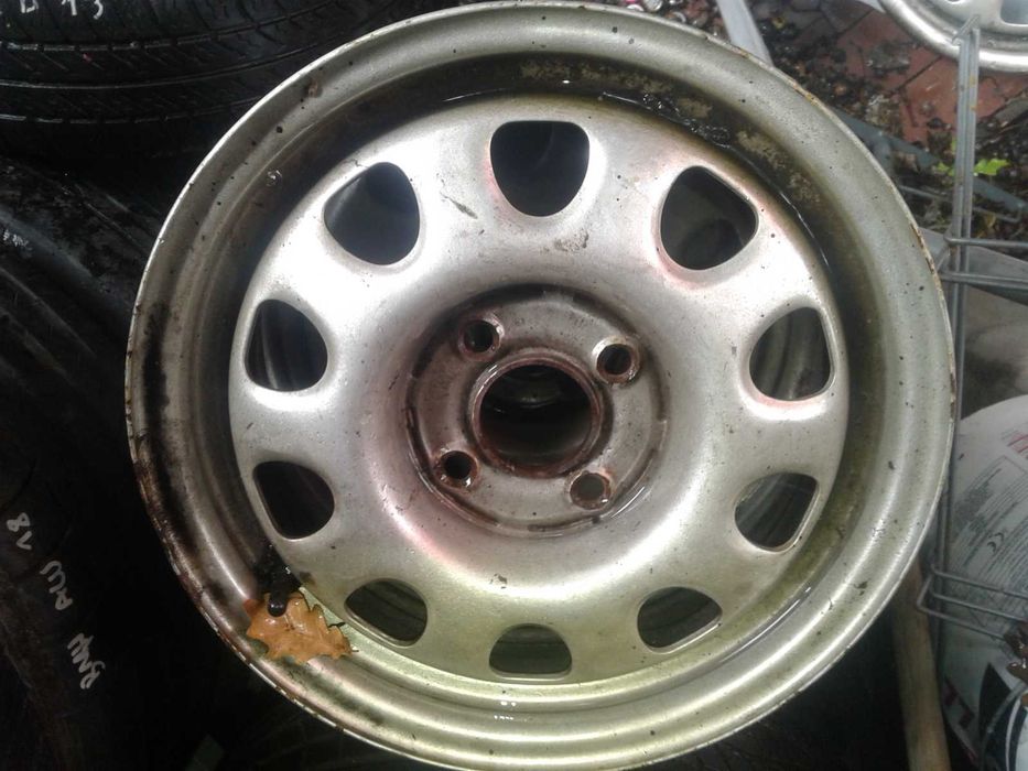 4 Flegi Stalowe VW 14 cali 4x100 ET45 Vento Golf 2 3 Passat B3 B4 Serc