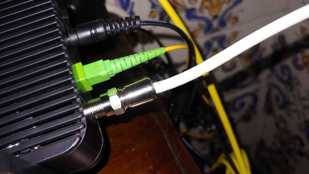 Serviços de Telecomunicações (Fibra Ótica, cabos coaxiais e rede)