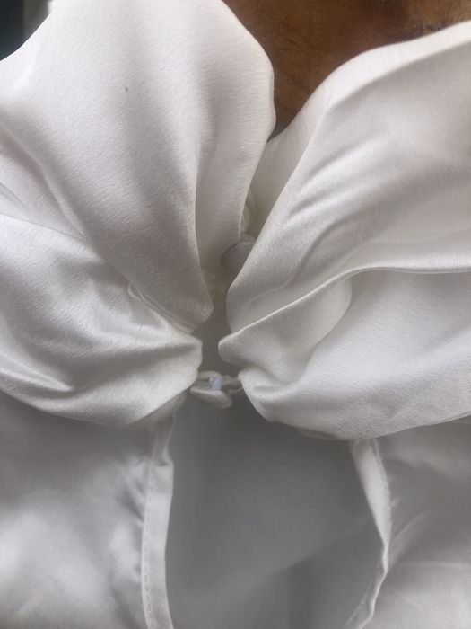 Blusa branca acetinada