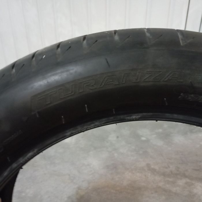 Vendo 2 pneus semi novos