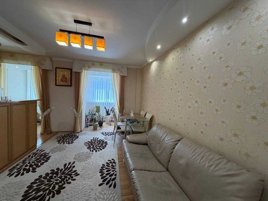 Продаж 3к квартири мікрорайон Виставка