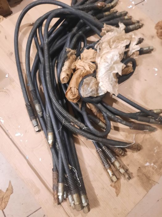 Продам тормозни шланги краз нові є ризна довжина