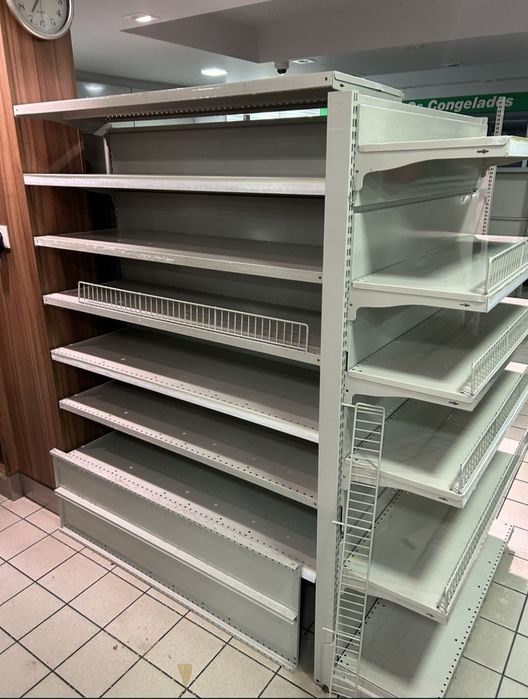 Prateleiras de Supermercado