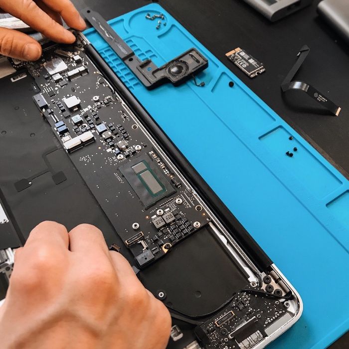 Заміна акумулятора, екрану, корпусу, динаміків в Ябко City Center