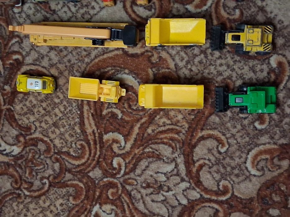 Машинки хотвілс..