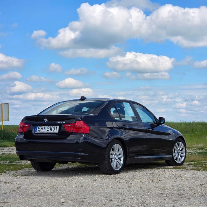 BMW 320i E90  170 KM