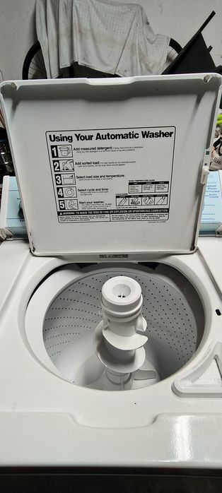 Máquina de lavar roupa americana