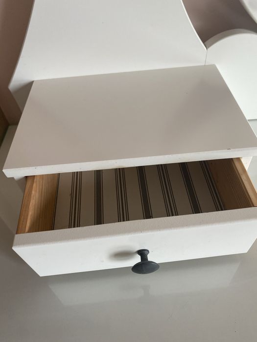 Toaletka z szufladami