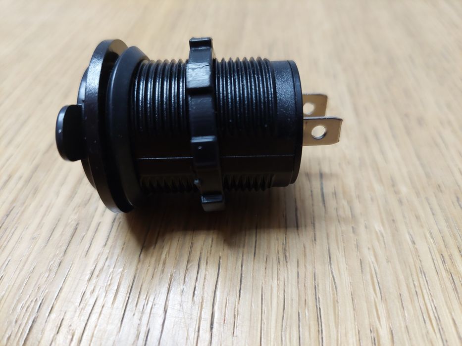 Gniazdo zapalniczki wodoszczelne wstrzasoodporne 12V