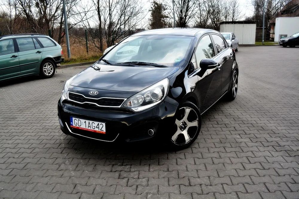 Kia Rio Szyberdach, Ledy, Czujniki parkowania, KeyLess Bluetooth