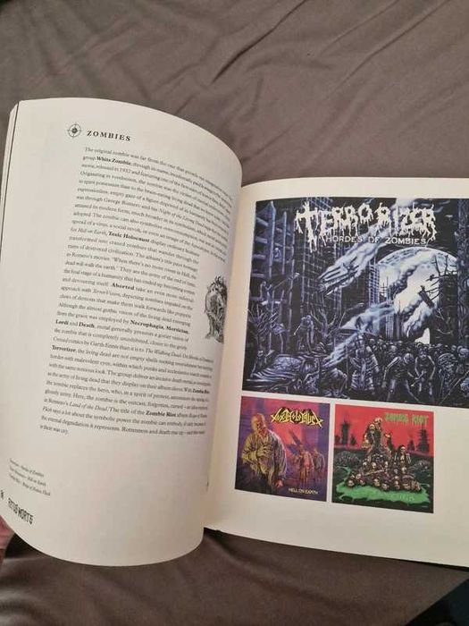 Livro Codex Metallum - Art of Metal Covers