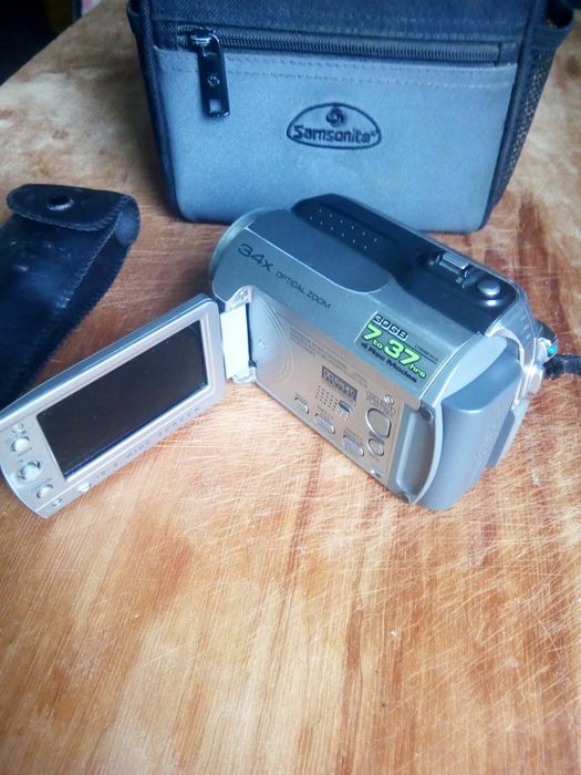 Видеокамера JVC, 34-х зум, 30gb память