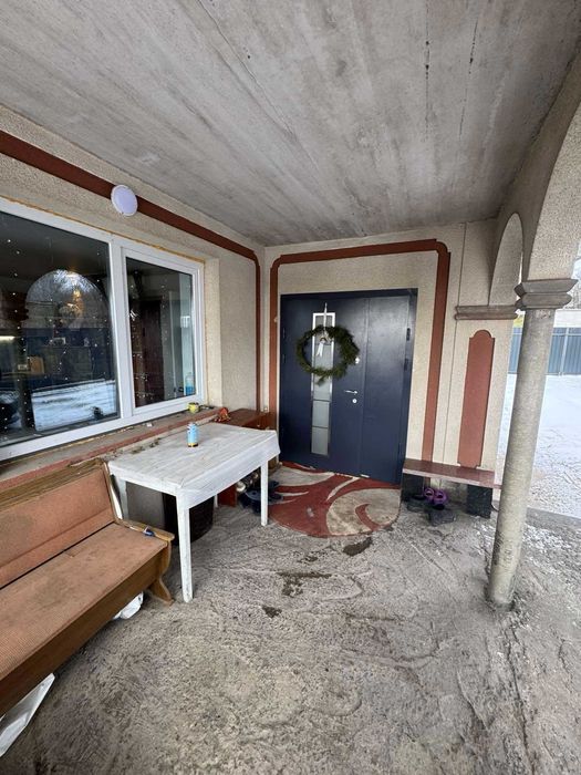 Затишний будинок за містом, чекає на ВАС!