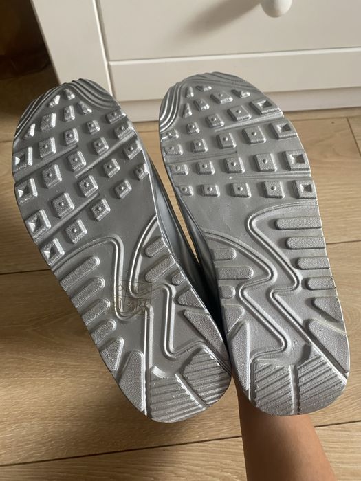 Srebrne buty sneakersy 37 na lekkim podwyzszeniu