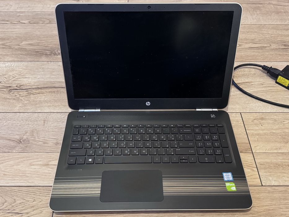 Laptop HP Pavilion 15 (i7-7500u, 12GB RAM, 1TB, GeForce 940MX 4GB)