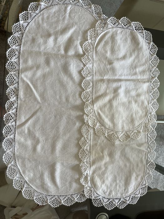 Conjunto tres naprons em linho e croche