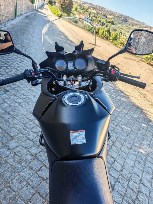 Suzuki V-Strom 650 – 2007 – Apenas 17.000 km