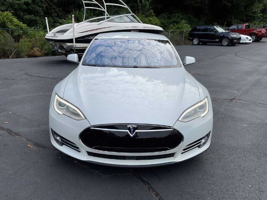 Tesla Model S P85D      2015