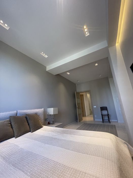 Красива стильна квртира на 6 Фонтана. Три спальні.