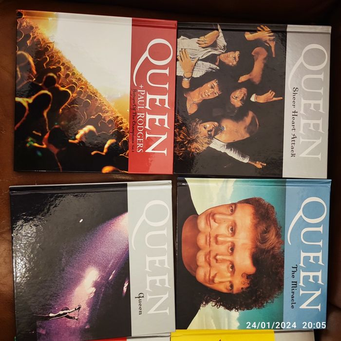Coleção completa dos queen, cada livro trás um CD
