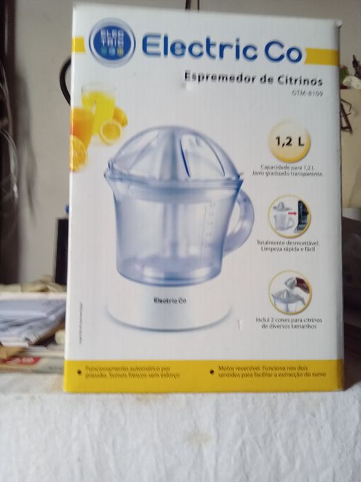 Espremedor de citrinos elétrica.