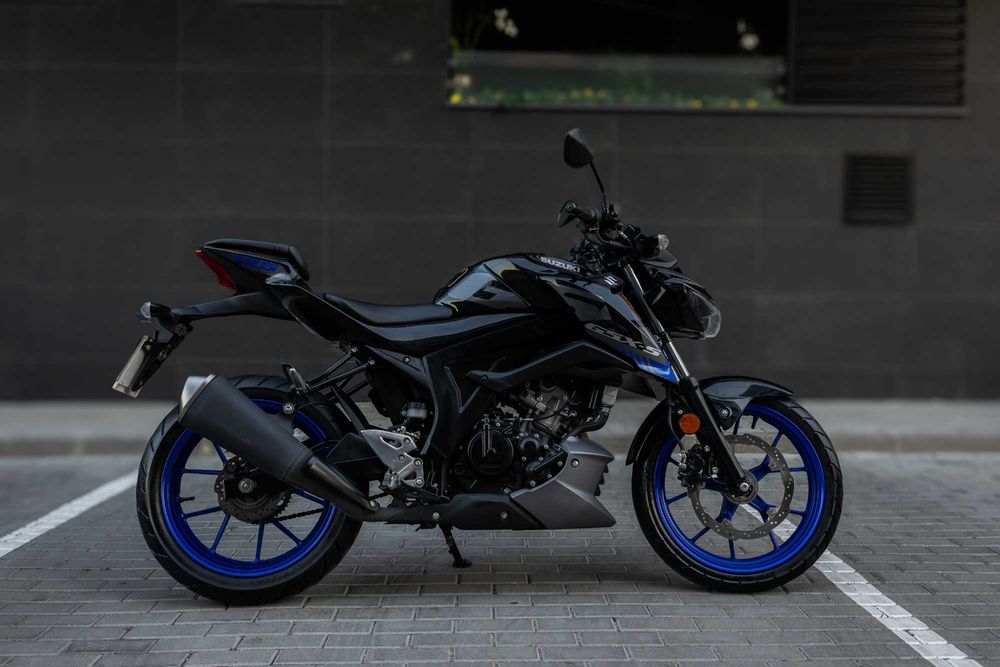 SUZUKI GSX-S125! Como Nova!