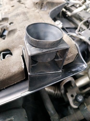 Втулка кришки мотора Passat Golf 5 6 7 Octavia A5 Superb Tiguan Touran