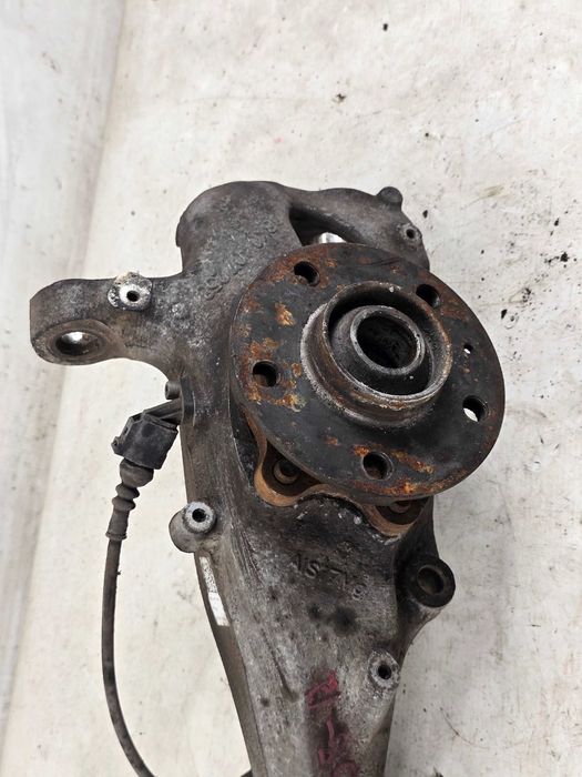 Zwrotnica prawa przednia przód 4G0407242D AUDI A4 B8 A5 LIFT 11-15 Q5 8R A6 C7