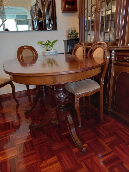 Mesas de jantar usada como nova