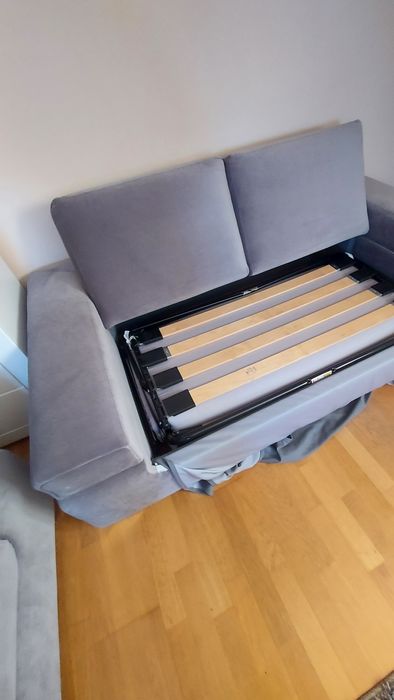 Szary komplet wypoczynkowy z funkcją spania