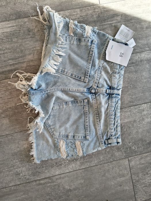 Nowe szorty Bershka M