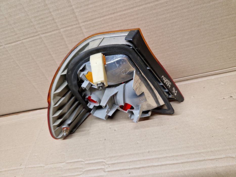 Lampa prawa tylna prawy tył BMW E46 przedlift sedan