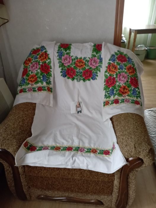 Буковинська сукня вишита