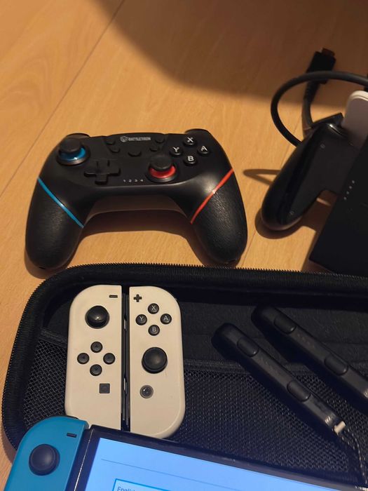 Nintendo Switch OLED com acessórios