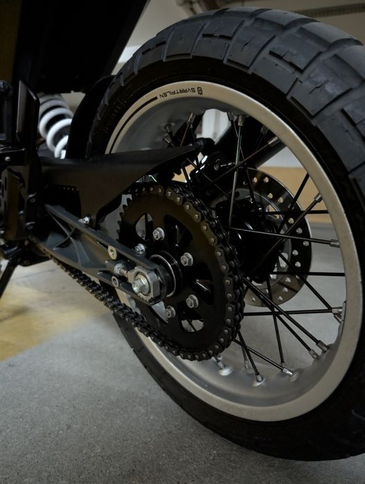 Husqvarna Svartpilen 401