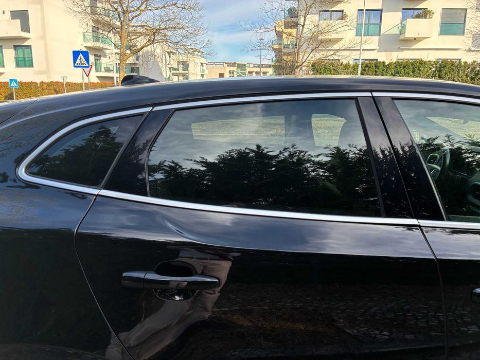 Volvo V40 R Design em estado impecável