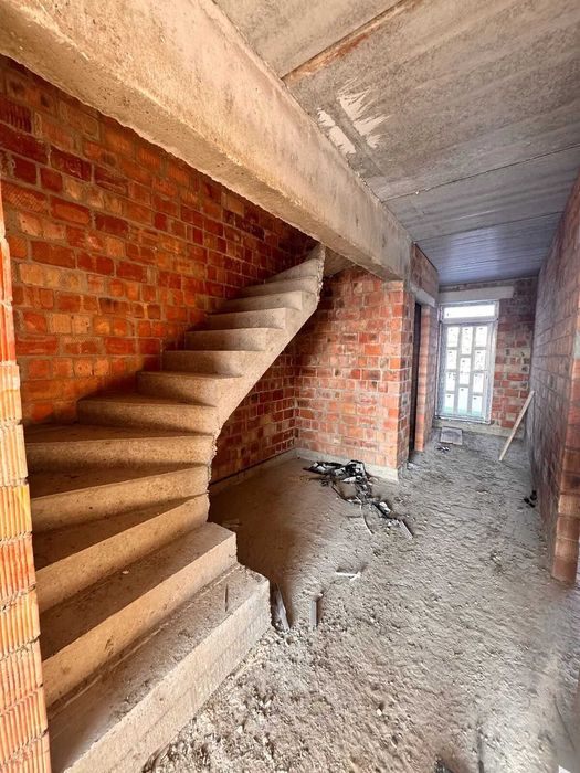 ЗБУДОВАНИЙ ТАУНХАУС за вигідною ціною в дуже хорошій локації!